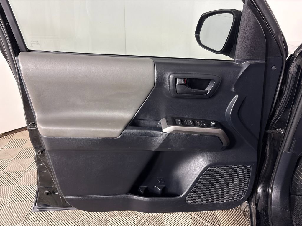Used 2017 Toyota Tacoma SR5 w/ Tow Package image 22