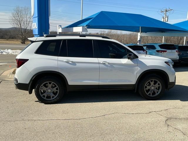 Used 2024 Honda Passport TrailSport image 2