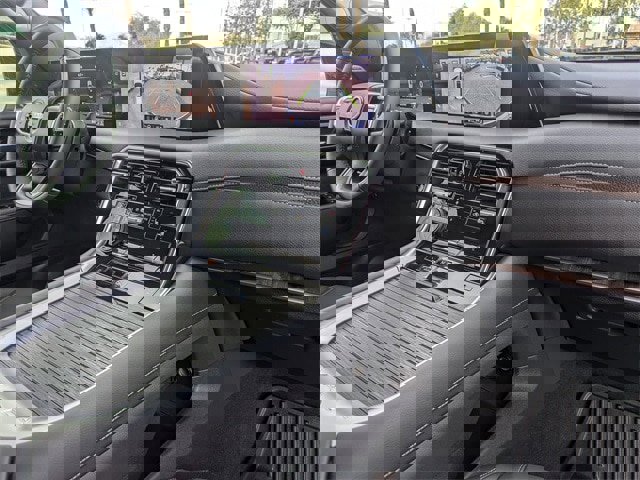 Used 2025 Nissan Armada SL image 13