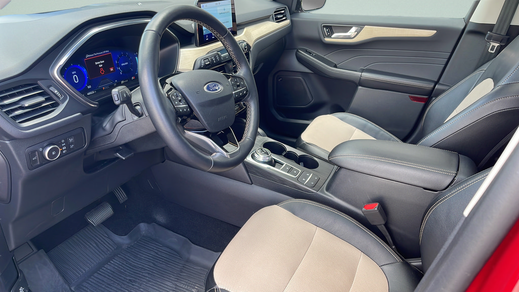 Used 2022 Ford Escape Titanium w/ Titanium Elite Package AWD/4WD image 13