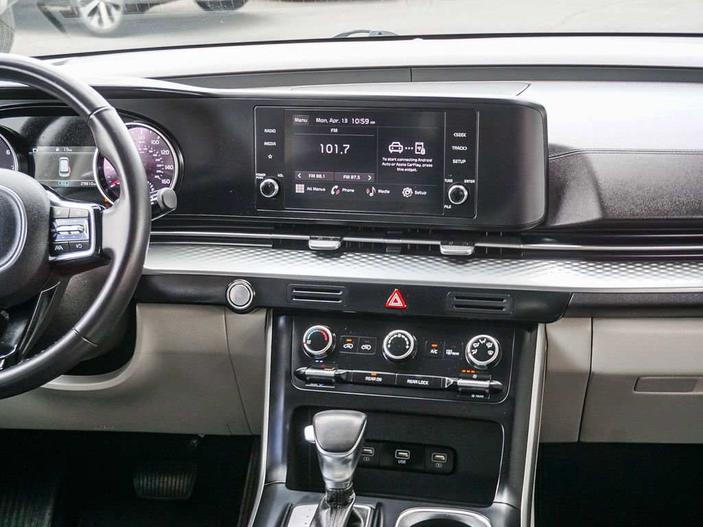 Used 2024 Kia Carnival LX FWD image 16