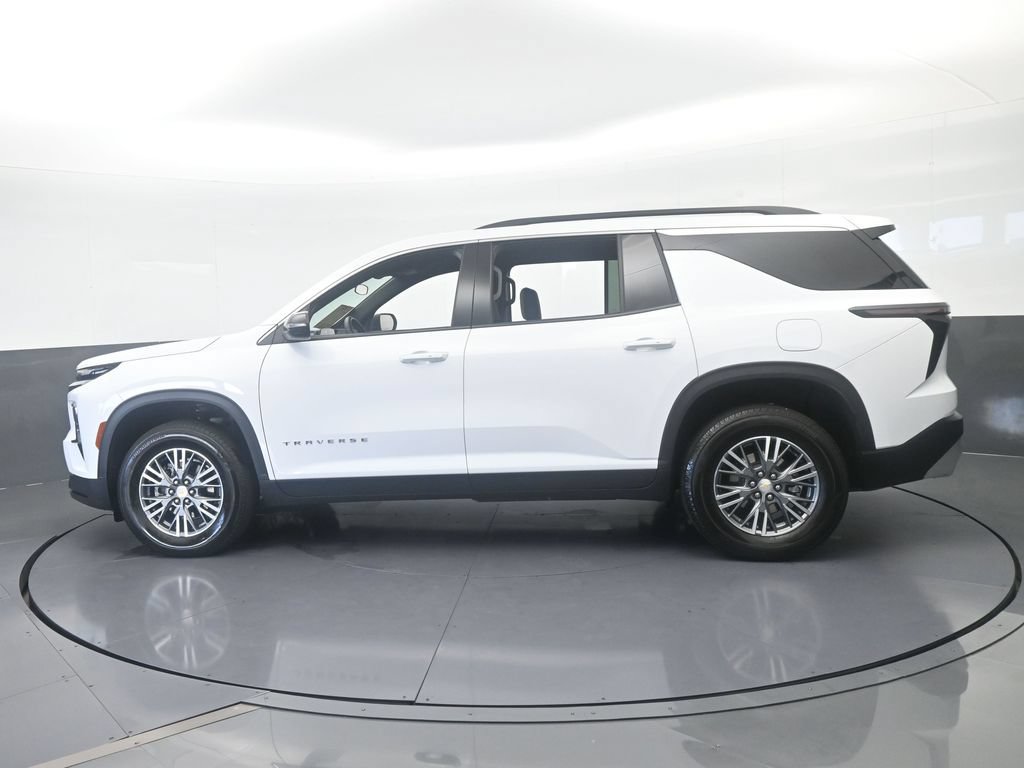 Used 2025 Chevrolet Traverse LT FWD image 3