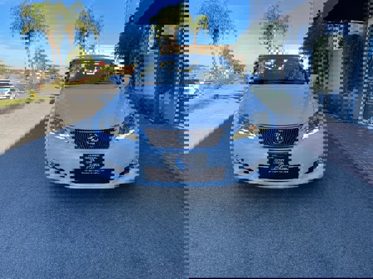 Used 2011 Lexus IS 250C image 2