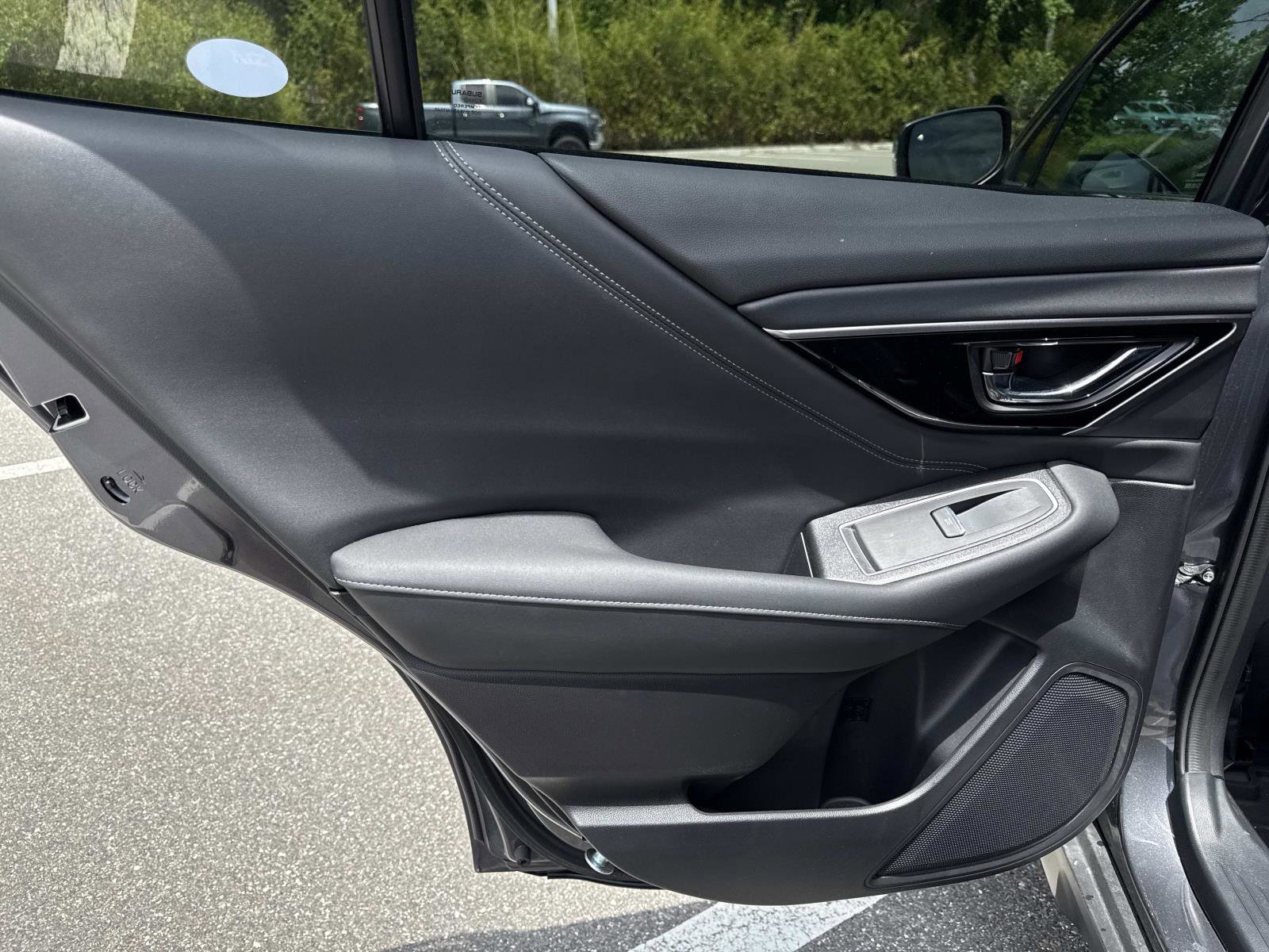 Used 2025 Subaru Outback Limited w/ Popular Package #2 AWD/4WD image 9