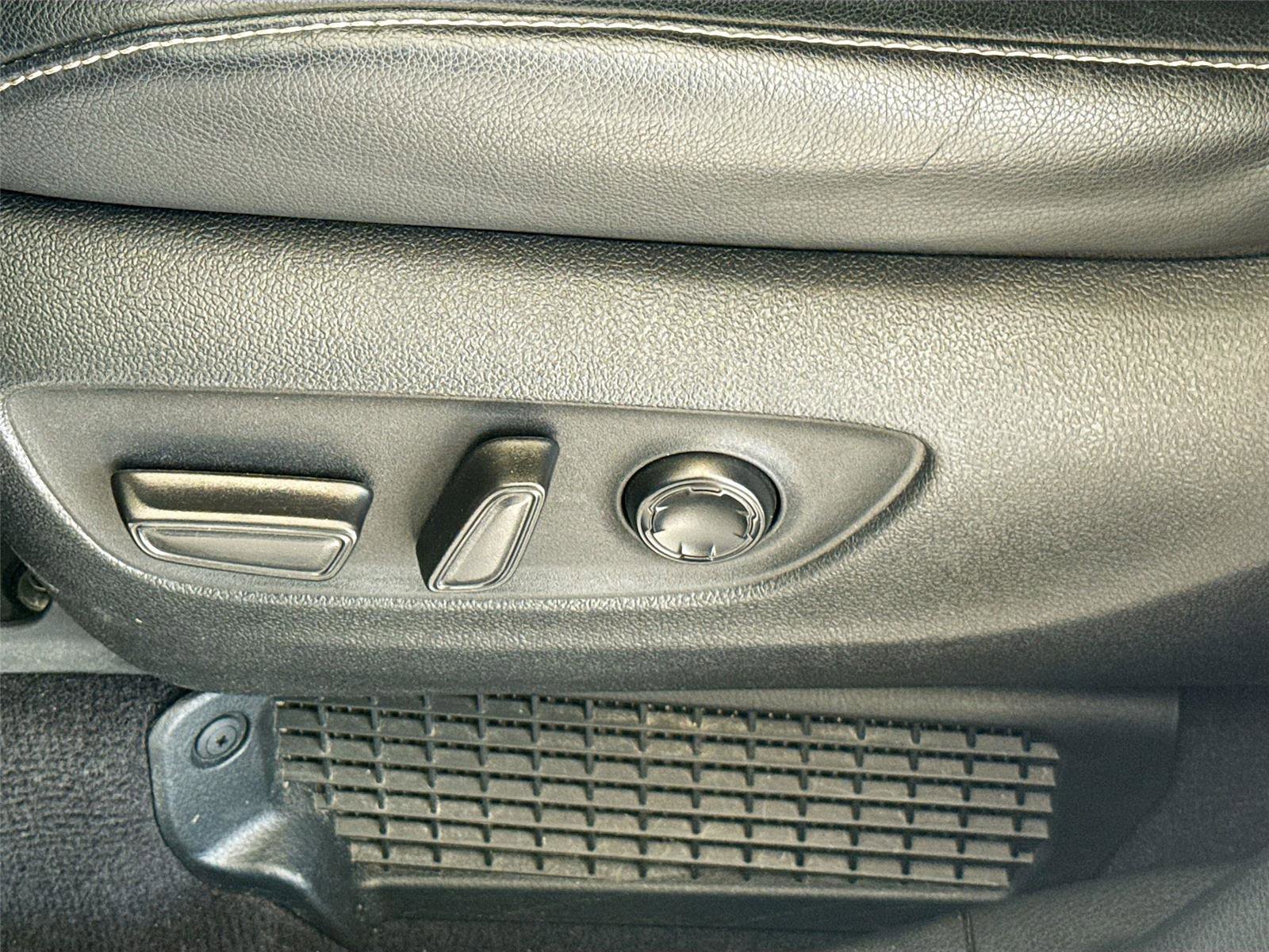 Used 2023 Toyota Sienna XSE image 19