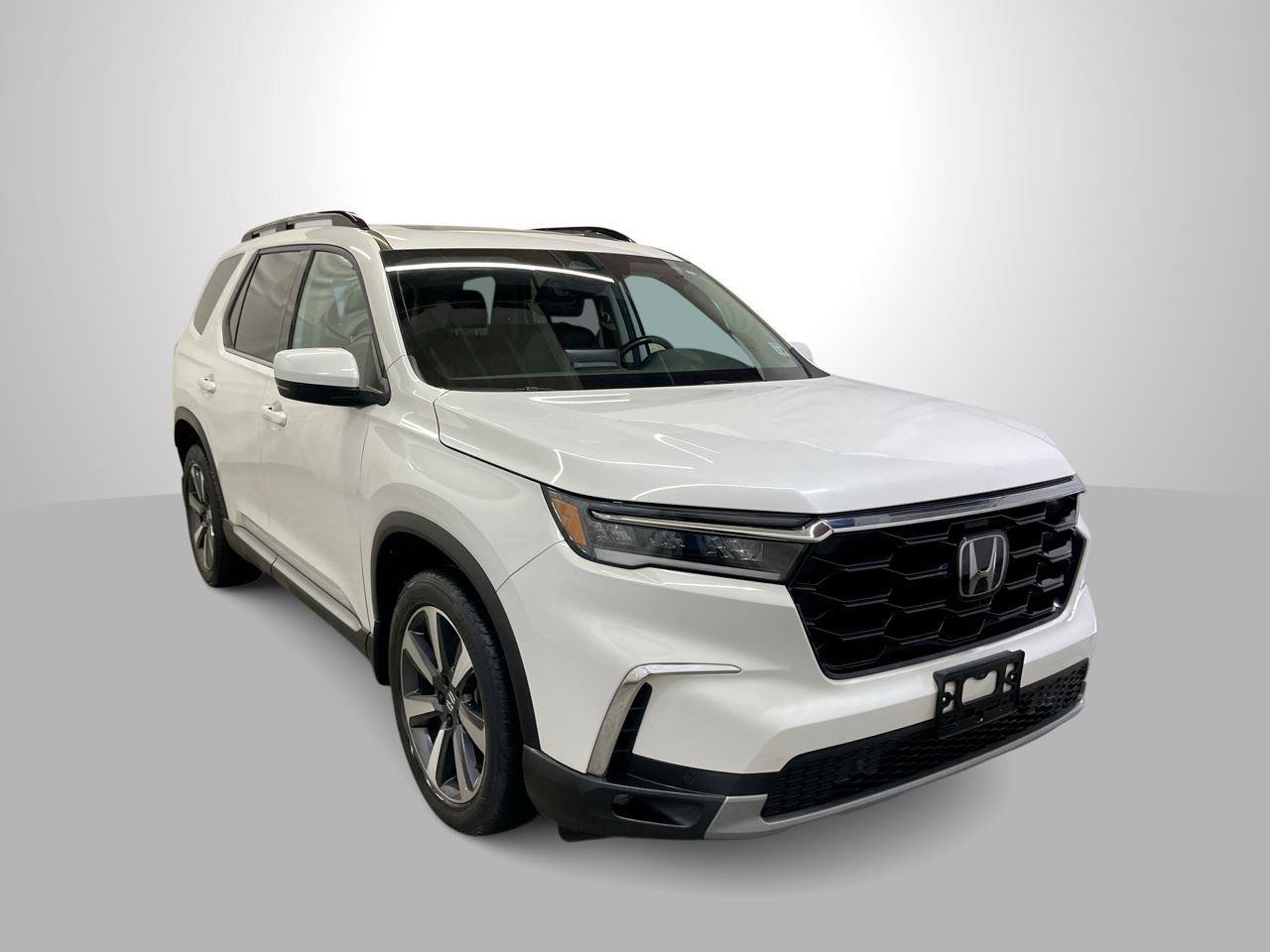 Used 2023 Honda Pilot Touring image 1