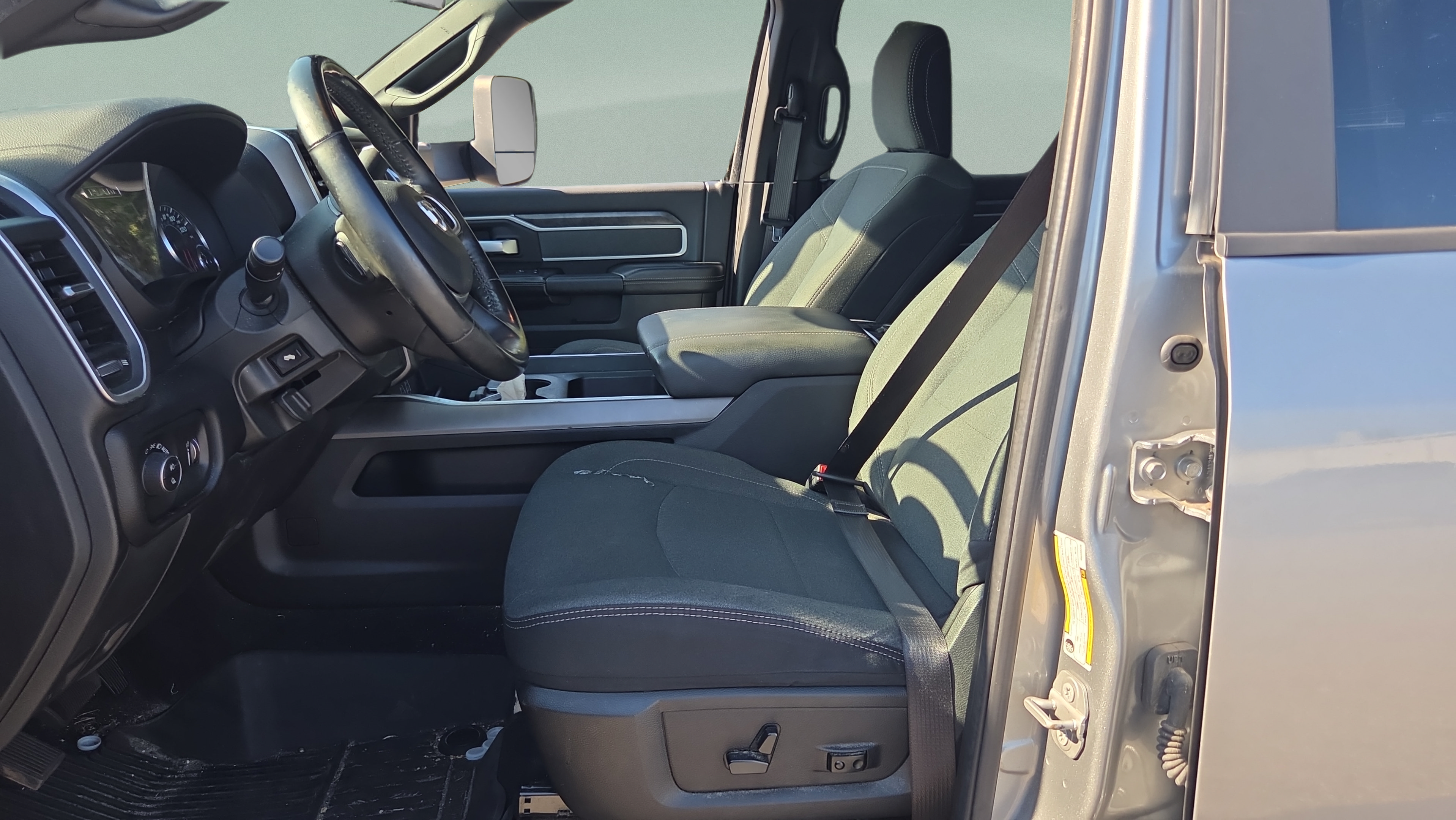 Used 2021 RAM 3500 Big Horn w/ Level B Equipment Group AWD/4WD image 10