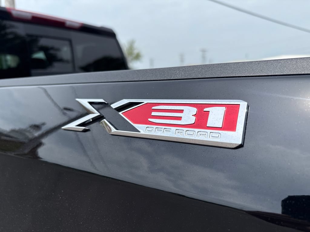 New 2026 GMC Sierra 1500 SLT w/ SLT Premium Plus Package AWD/4WD image 9