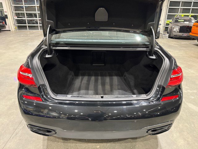 Used 2016 BMW 750i RWD image 16