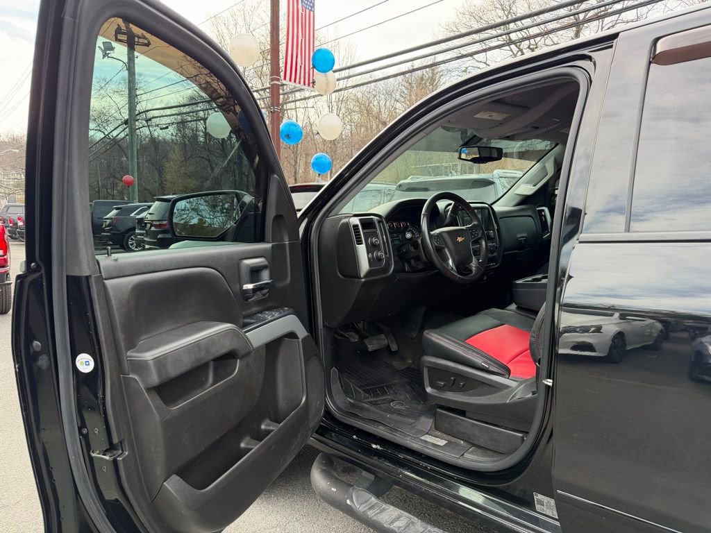Used 2018 Chevrolet Silverado 1500 LT w/ Midnight Edition image 16