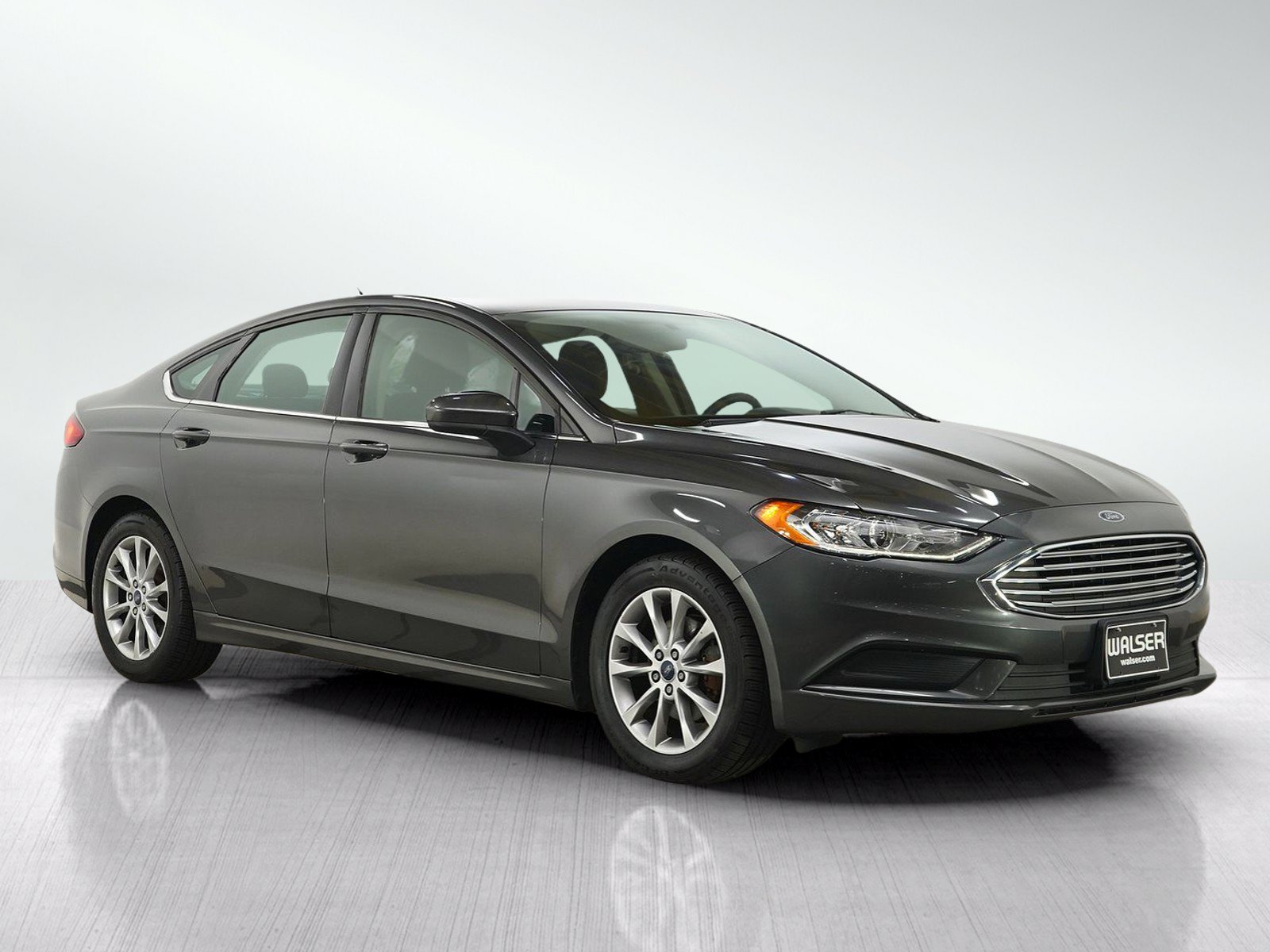 Used 2017 Ford Fusion SE w/ Fusion SE Technology Package FWD image 7