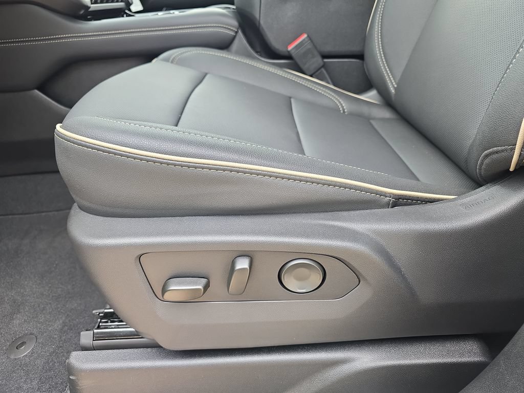 New 2026 GMC Yukon Elevation w/ Elevation Premium Package AWD/4WD image 30