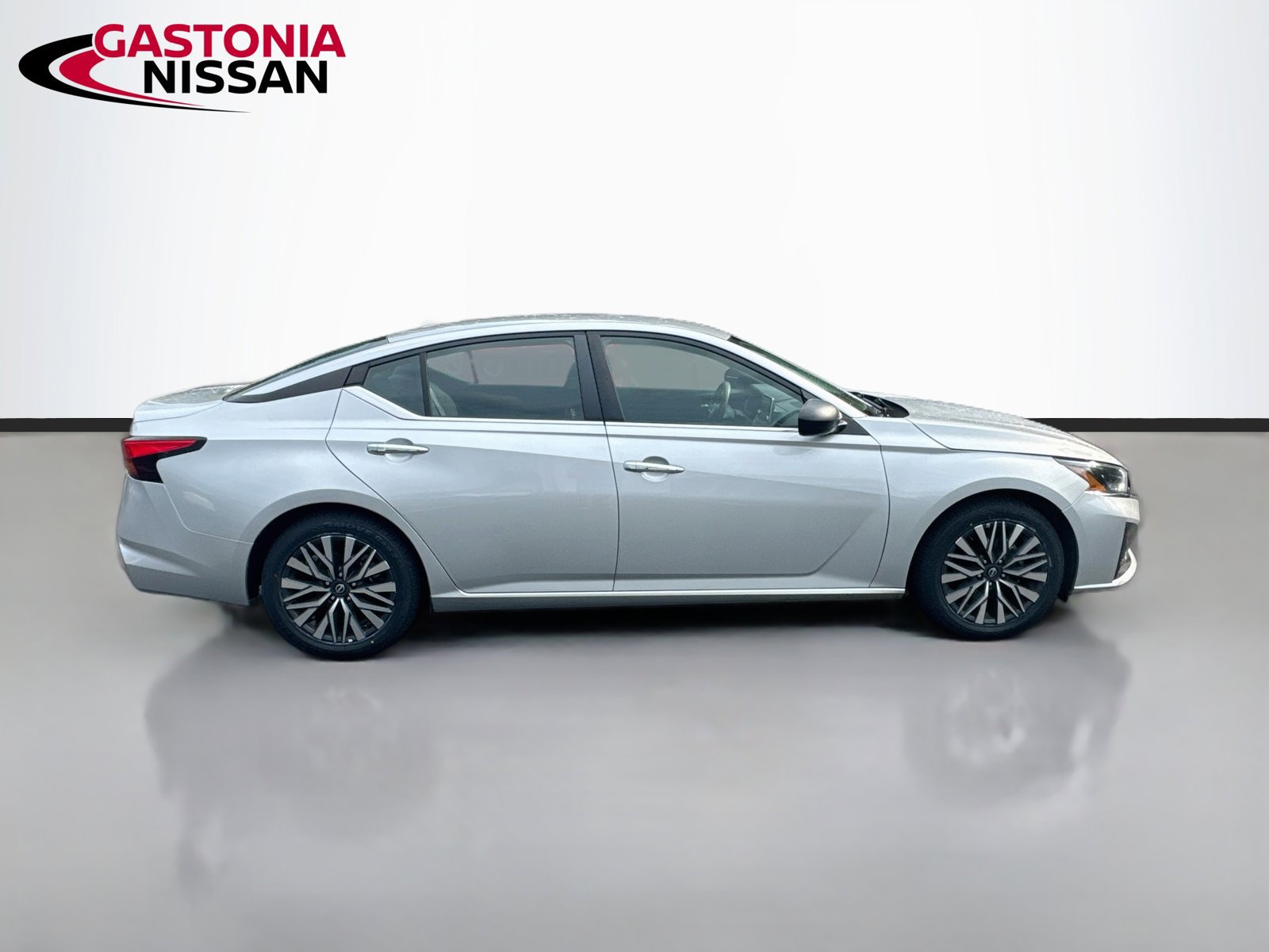 Used 2024 Nissan Altima 2.5 SV FWD image 10