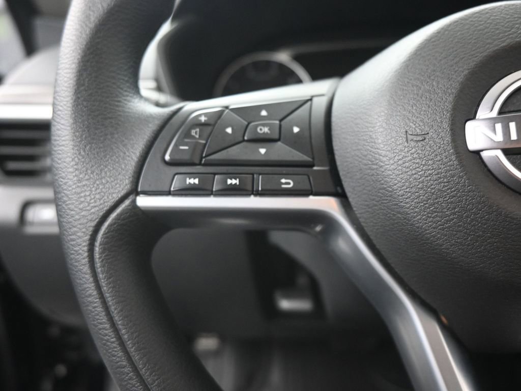 Used 2025 Nissan Altima 2.5 SV image 11