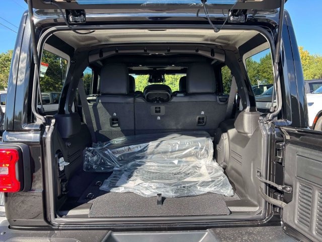 New 2027 Jeep Wrangler Unlimited Rubicon AWD/4WD image 32