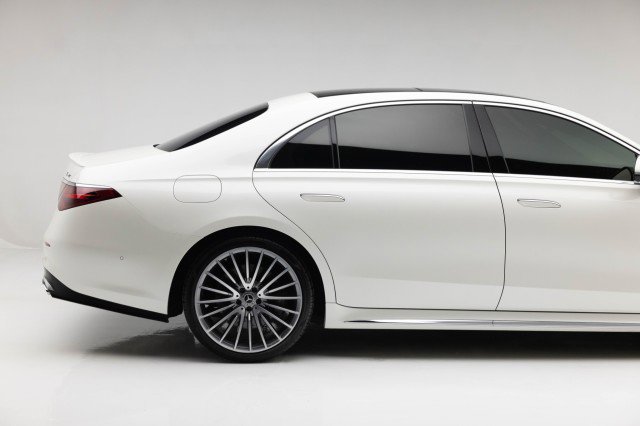 Used 2022 Mercedes-Benz S 500 4MATIC w/ AMG Line Package image 21