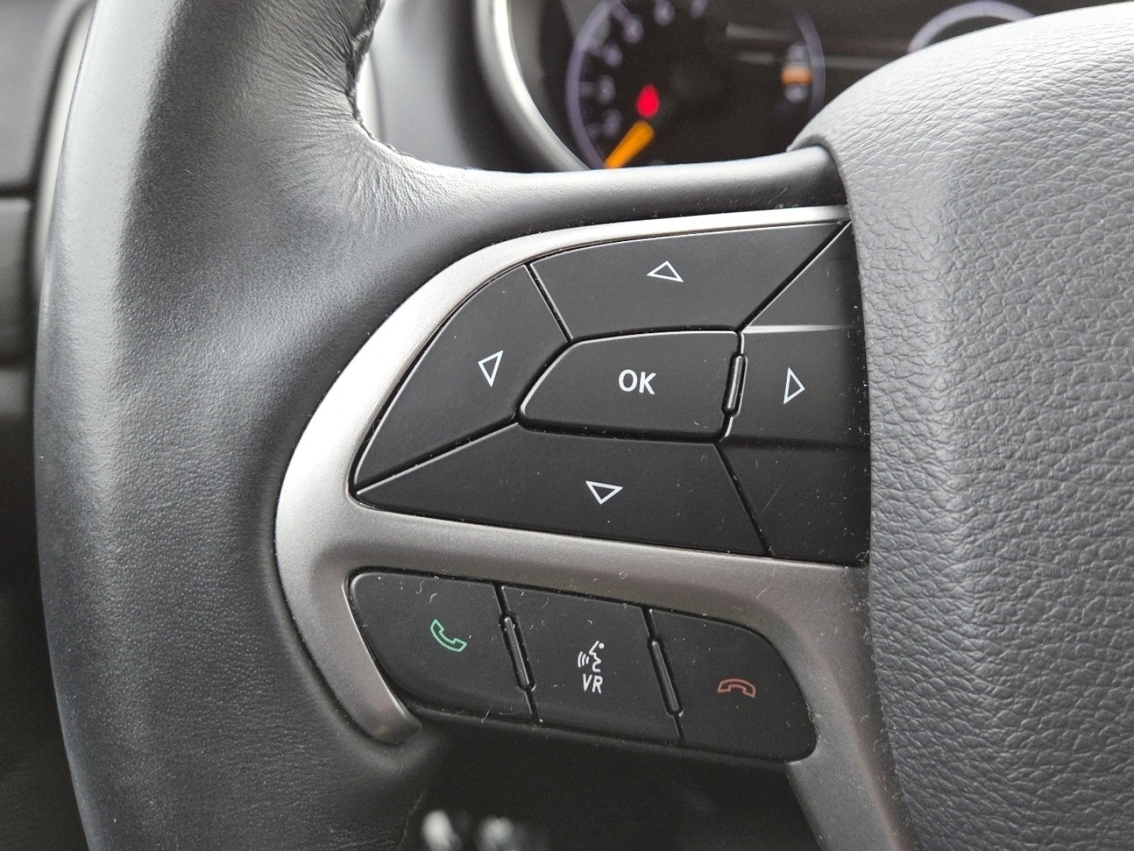 Used 2019 Jeep Grand Cherokee Altitude image 33