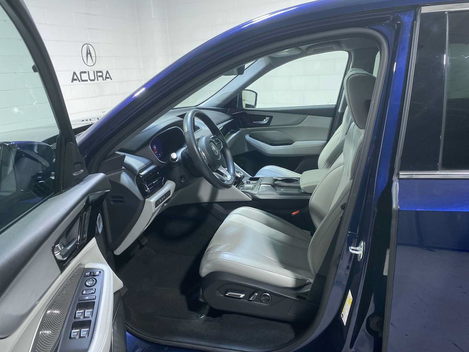 Certified 2024 Acura MDX SH-AWD w/ Technology Package image 2