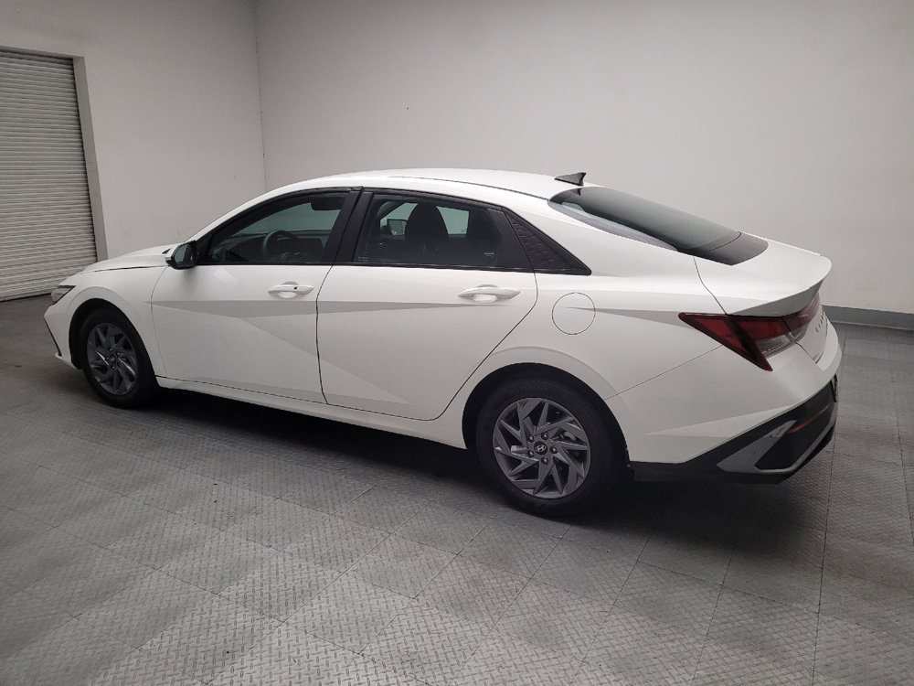 Used 2024 Hyundai Elantra SEL FWD image 3