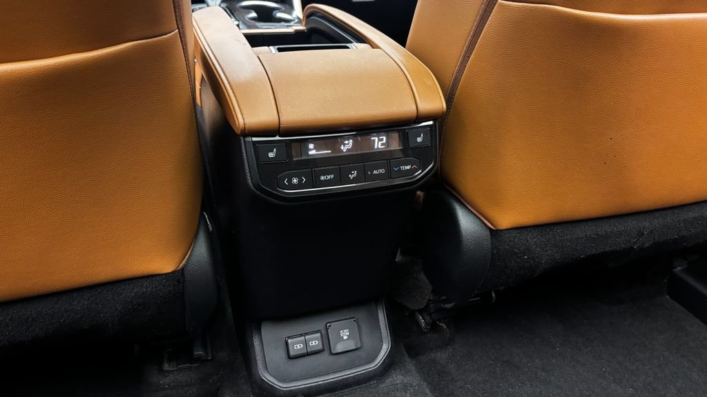 Used 2023 Toyota Highlander Platinum AWD/4WD image 33