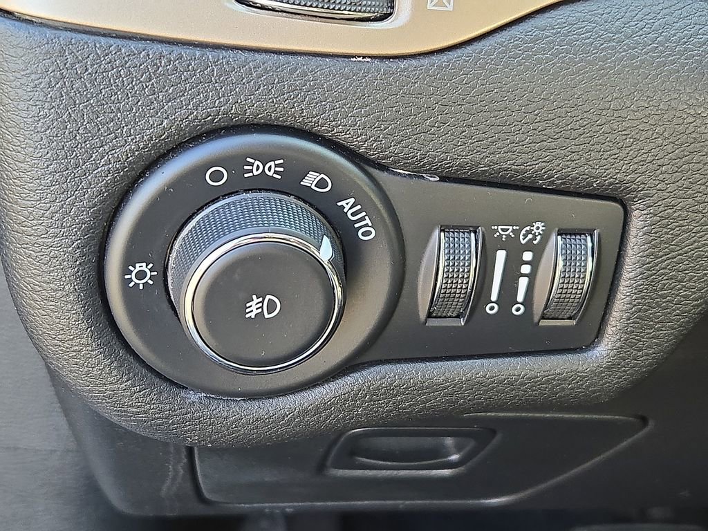 Used 2017 Jeep Cherokee 75th Anniversary image 25