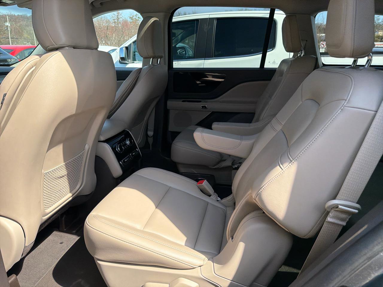 Used 2023 Lincoln Aviator AWD w/ Premium Package image 19