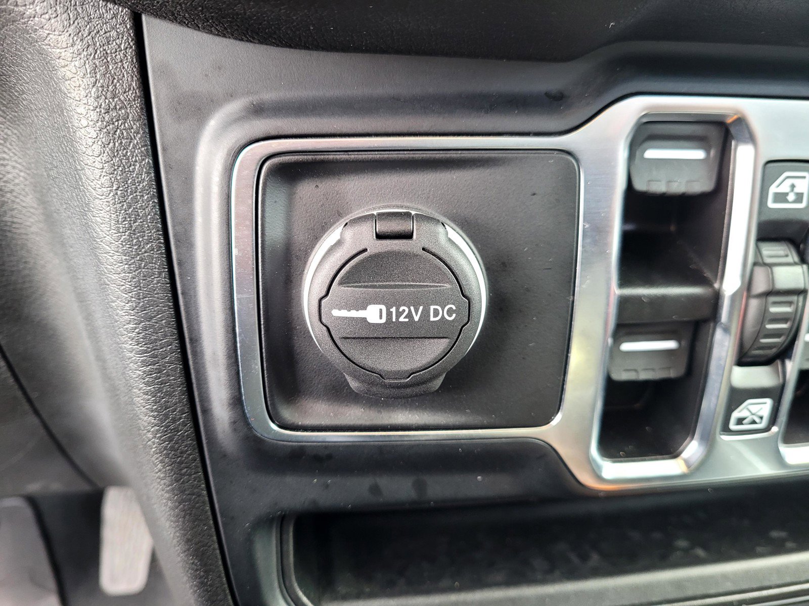 Used 2024 Jeep Gladiator Sport image 20