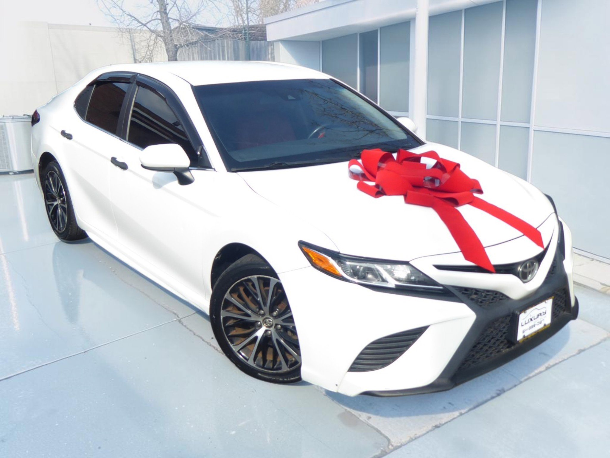 Used 2018 Toyota Camry SE FWD image 3