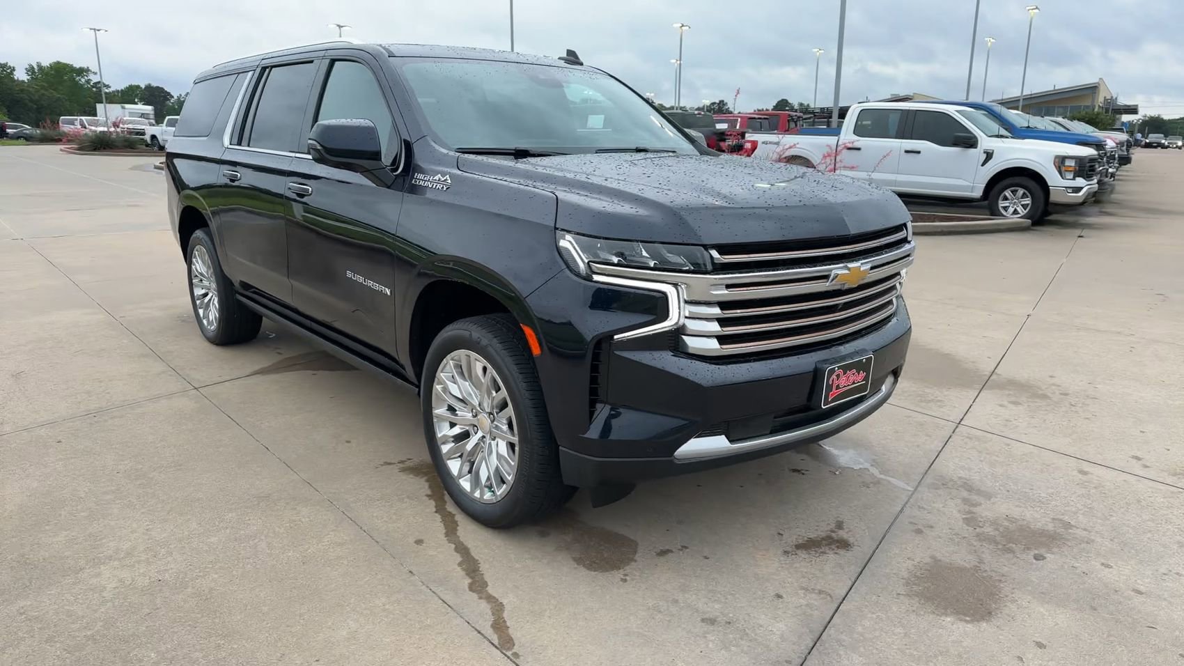 Used 2023 Chevrolet Suburban High Country AWD/4WD image 3