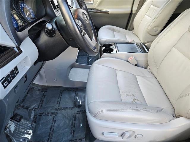 Used 2016 Toyota Sienna XLE w/ XLE Navigation Package image 16
