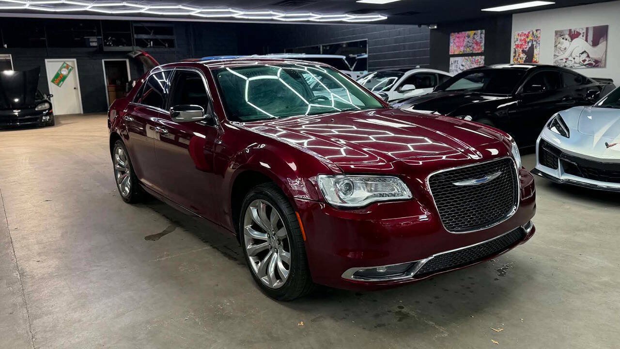 Used 2018 Chrysler 300 Limited RWD image 3