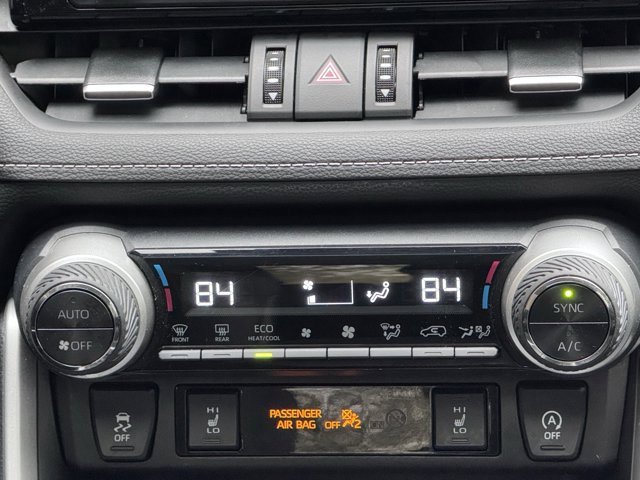 Used 2021 Toyota RAV4 XLE Premium image 18