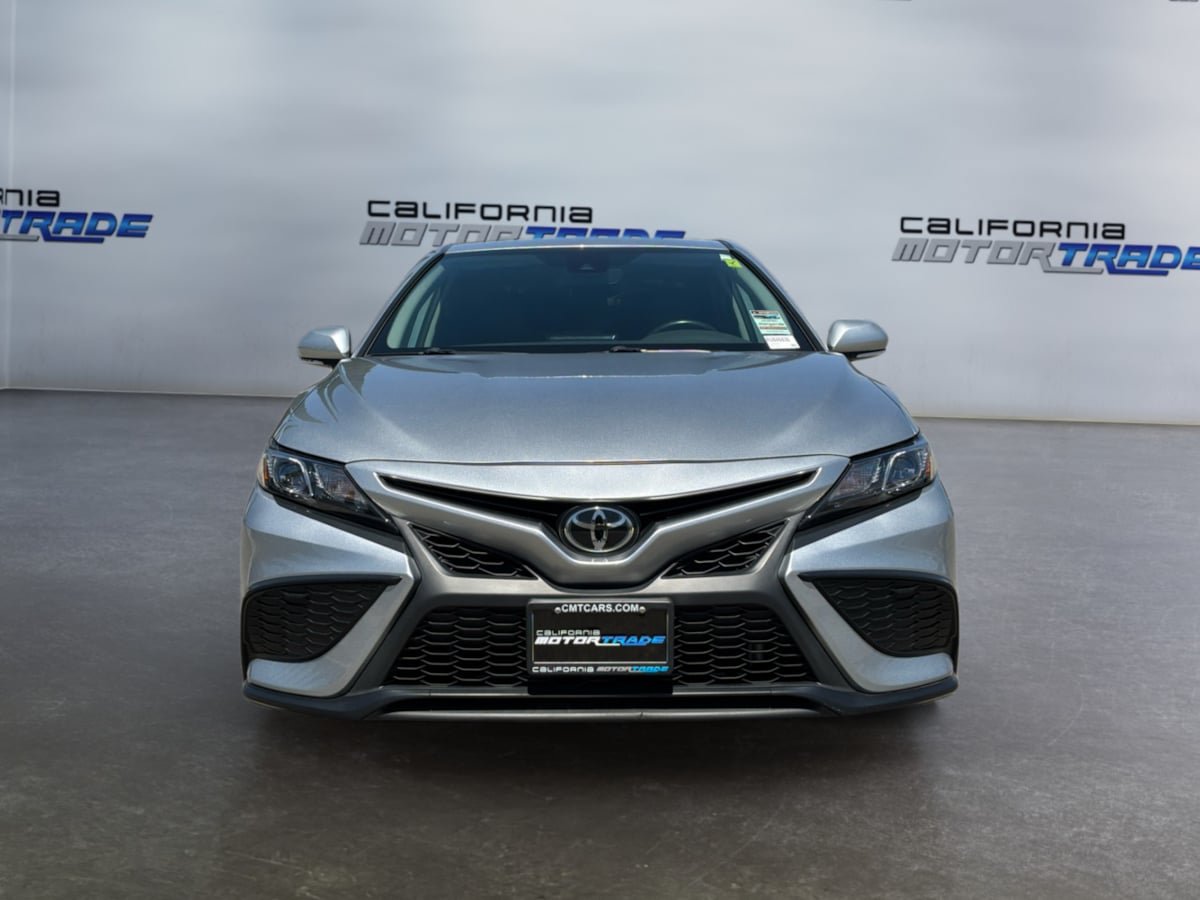 Used 2024 Toyota Camry SE FWD image 2