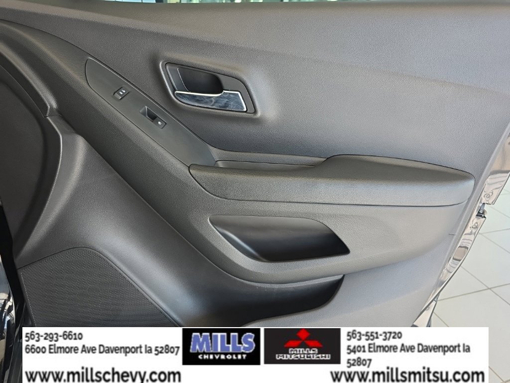 Used 2018 Chevrolet Trax LS FWD image 28