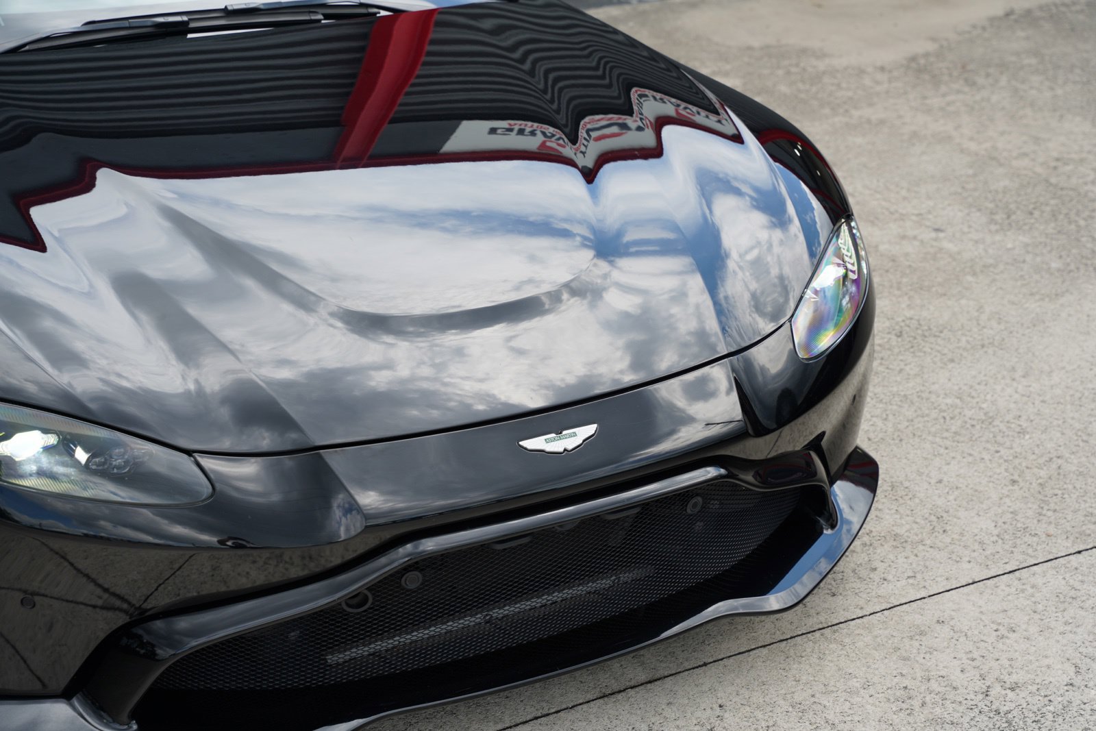 Used 2019 Aston Martin V8 Vantage Coupe RWD image 12