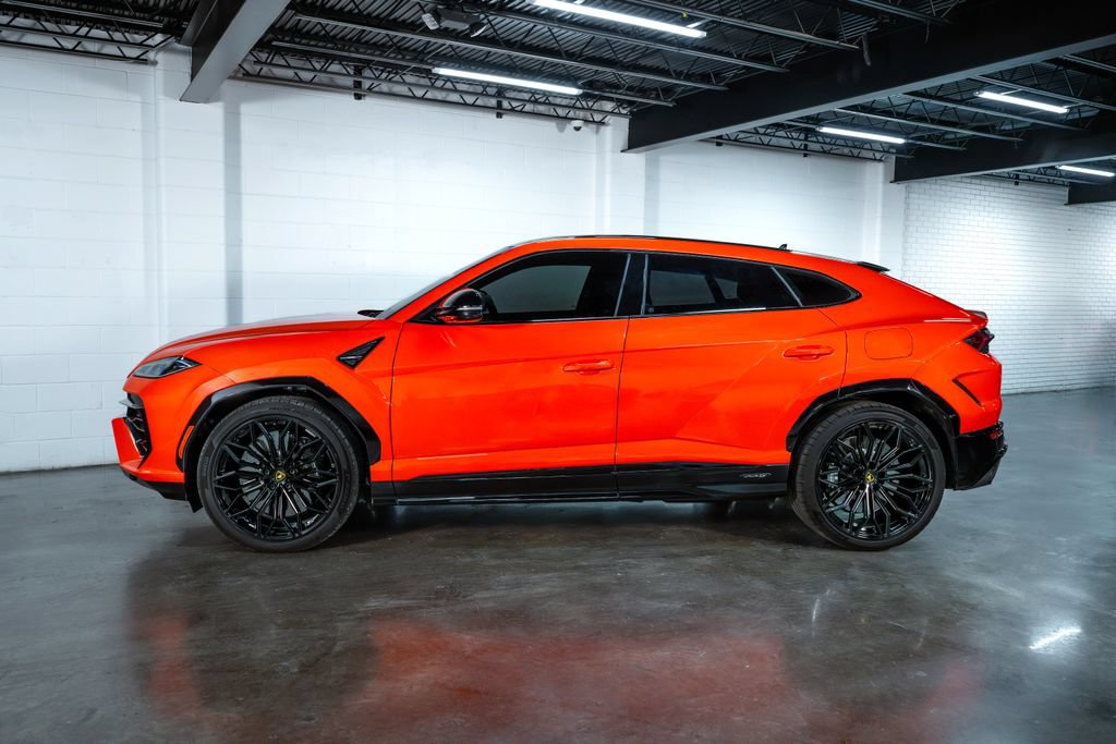 Used 2025 Lamborghini Urus SE AWD/4WD image 5