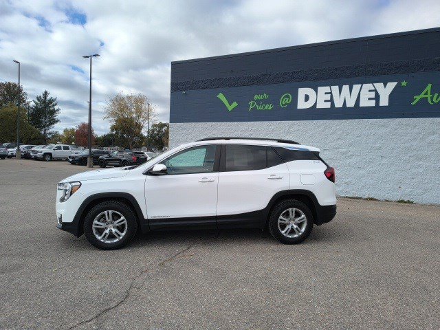 Used 2023 GMC Terrain SLE w/ Driver Convenience Package image 2