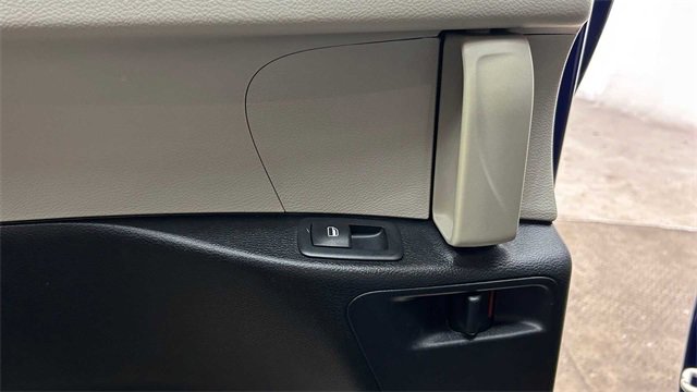 Used 2021 Chrysler Voyager LX image 20