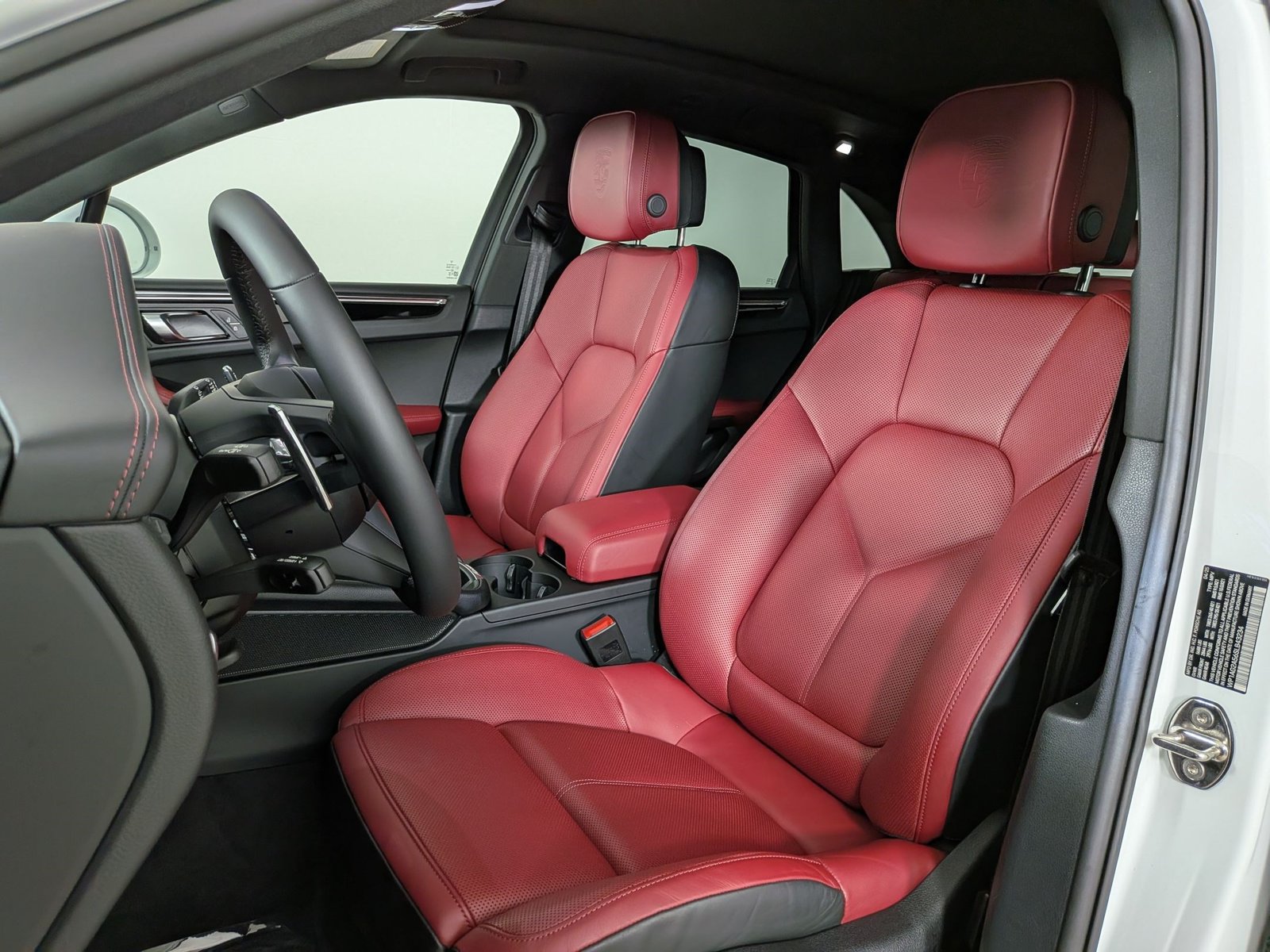 Certified 2025 Porsche Macan S AWD/4WD image 5