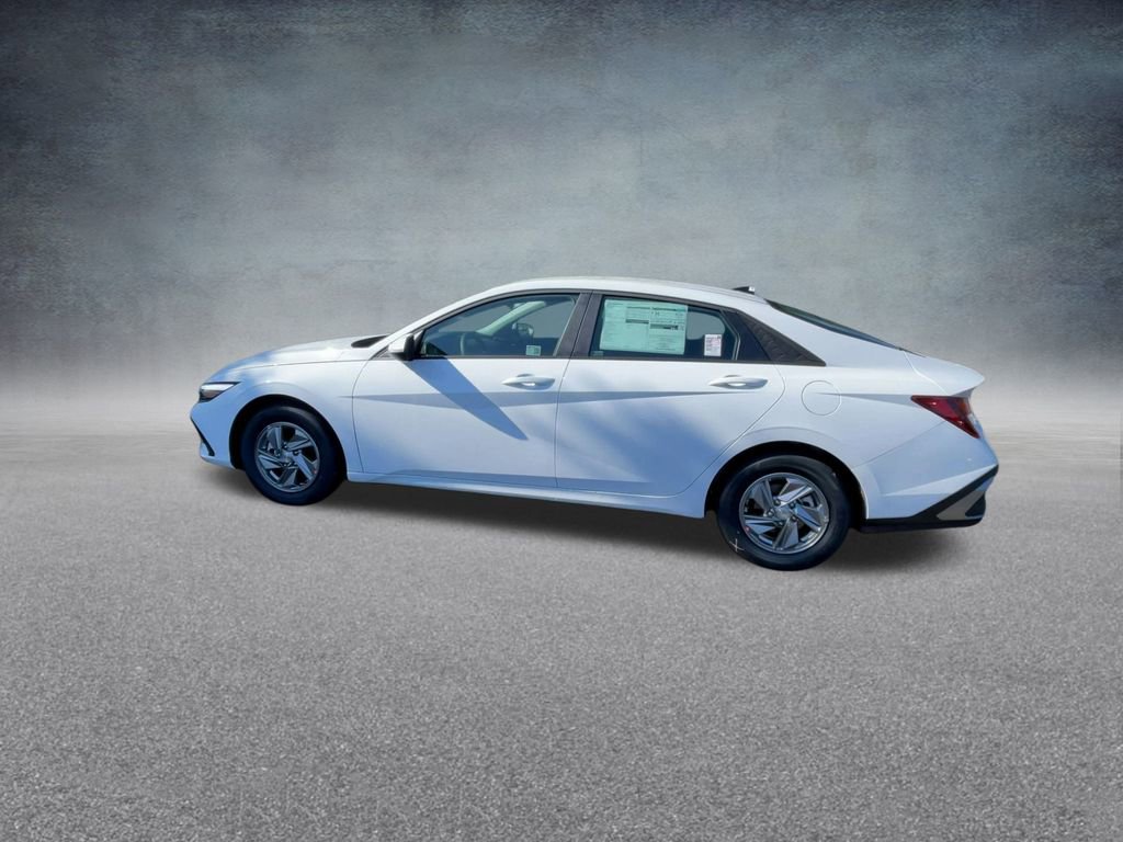 Certified 2025 Hyundai Elantra SE image 15