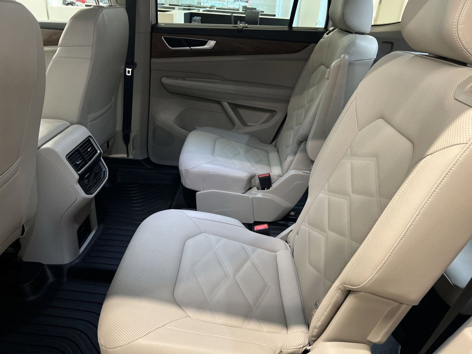 Used 2025 Volkswagen Atlas SE image 20