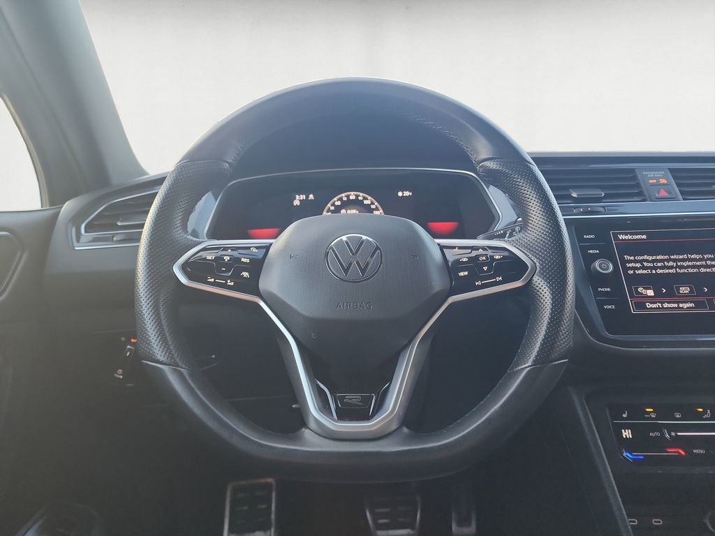 Used 2022 Volkswagen Tiguan SE R-Line image 12