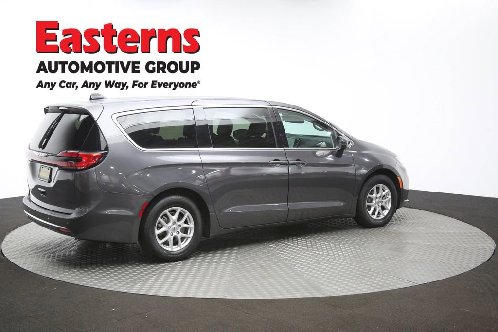 Used 2023 Chrysler Pacifica Touring-L image 46