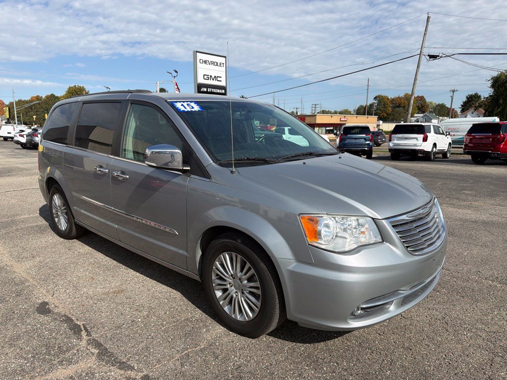 Used 2015 Chrysler Town & Country Touring-L w/ Driver Convenience Group FWD image 1