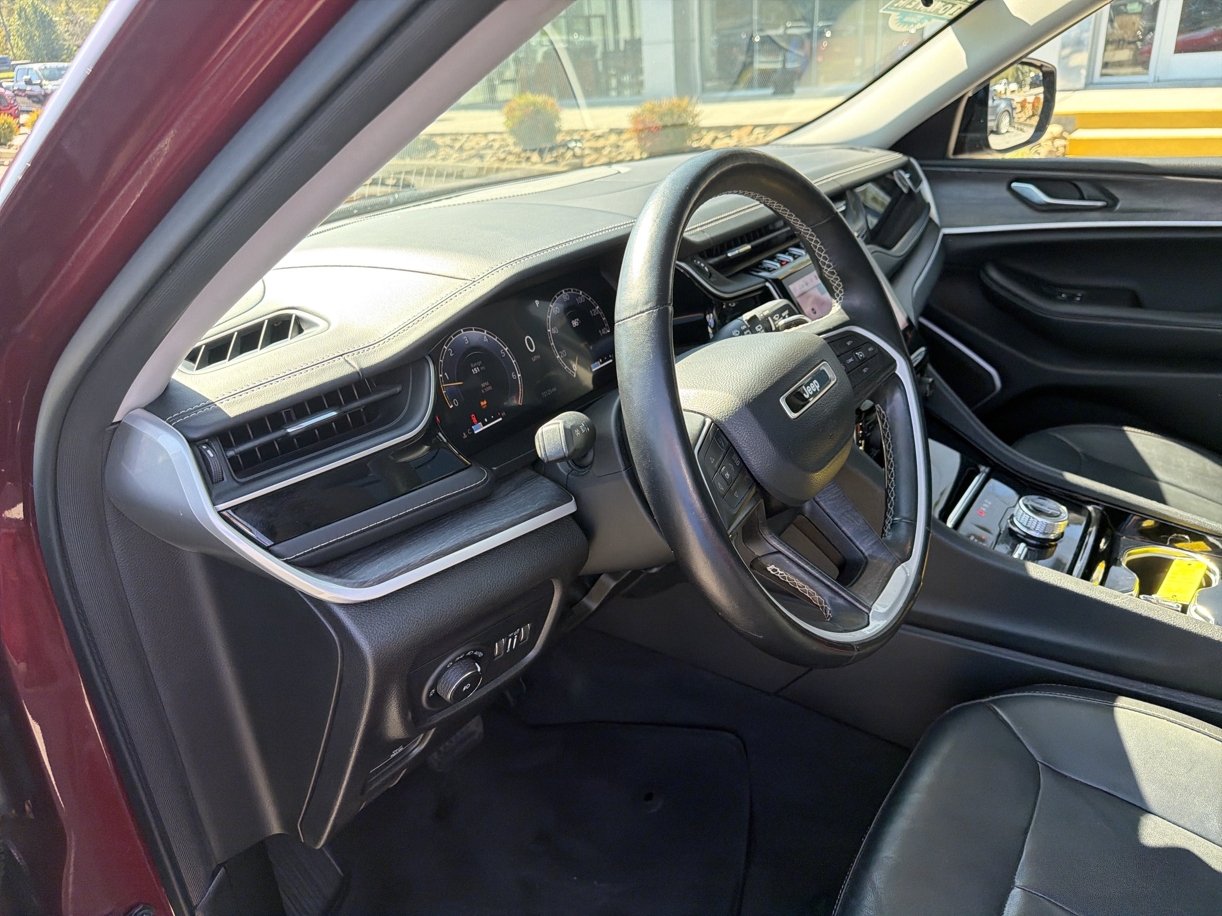 Used 2022 Jeep Grand Cherokee L Limited w/ Black Appearance Package AWD/4WD image 19