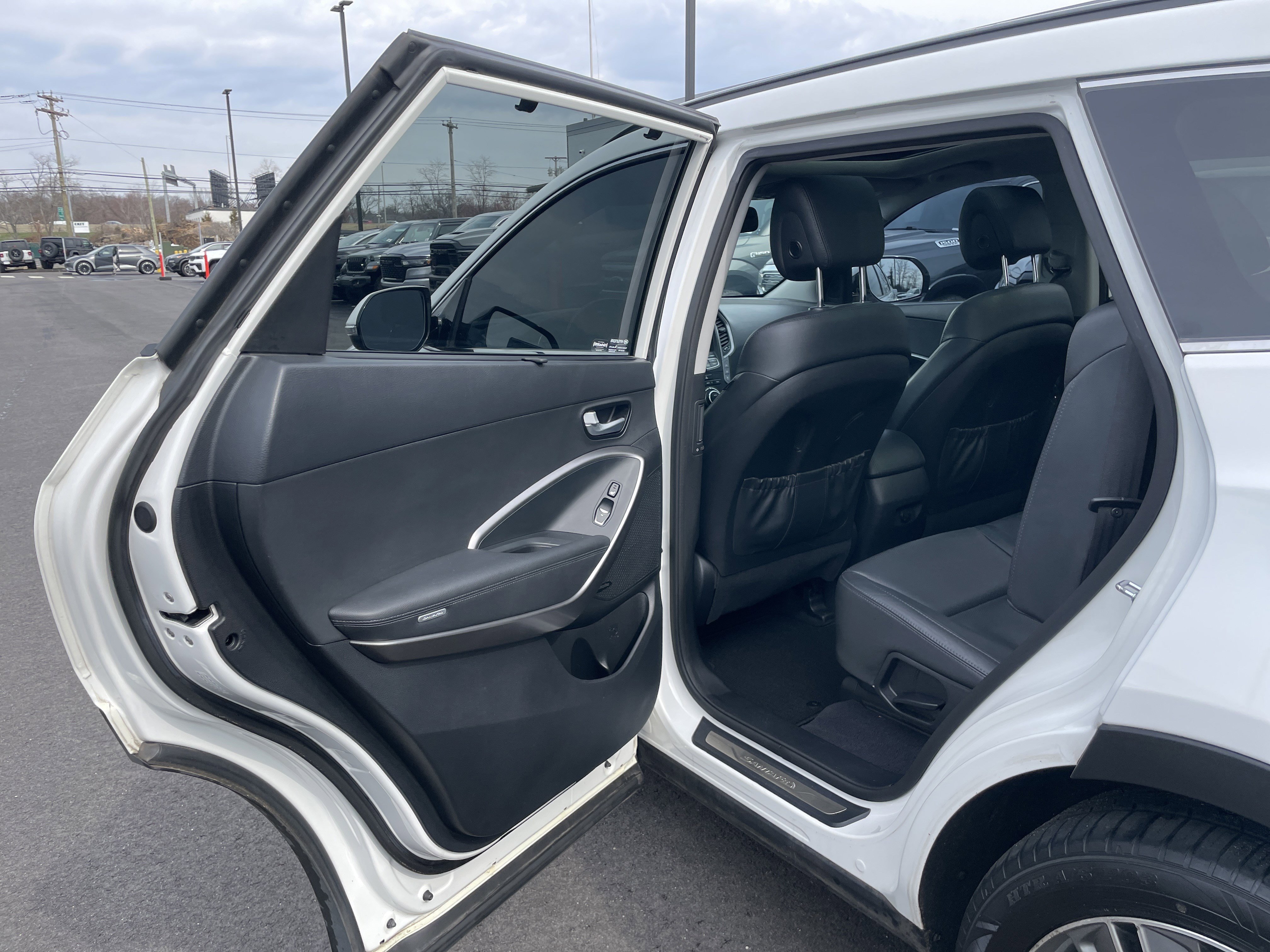 Used 2016 Hyundai Santa Fe SE w/ Option Group 03 image 29