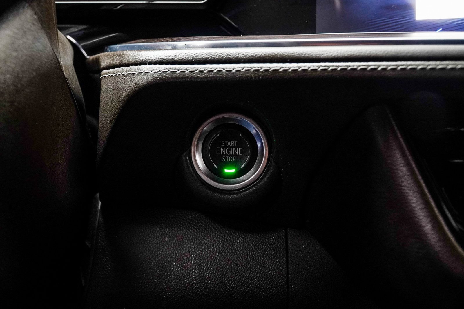 Used 2025 Chevrolet Suburban LT AWD/4WD image 22
