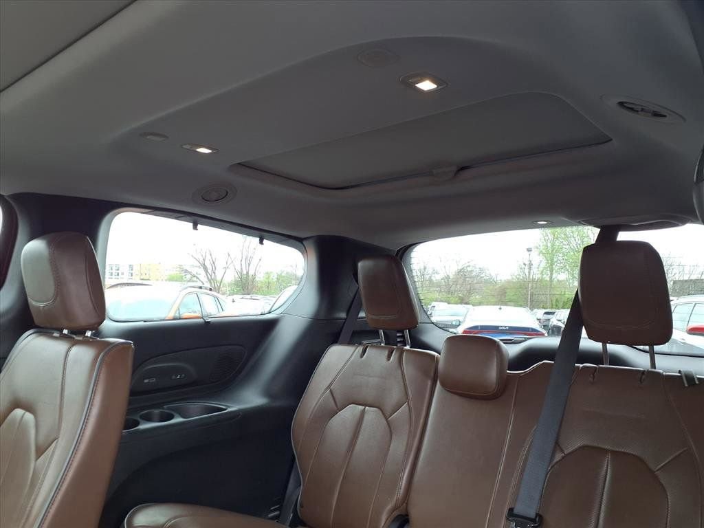 Used 2017 Chrysler Pacifica Limited w/ Advanced Safetytec Group image 24