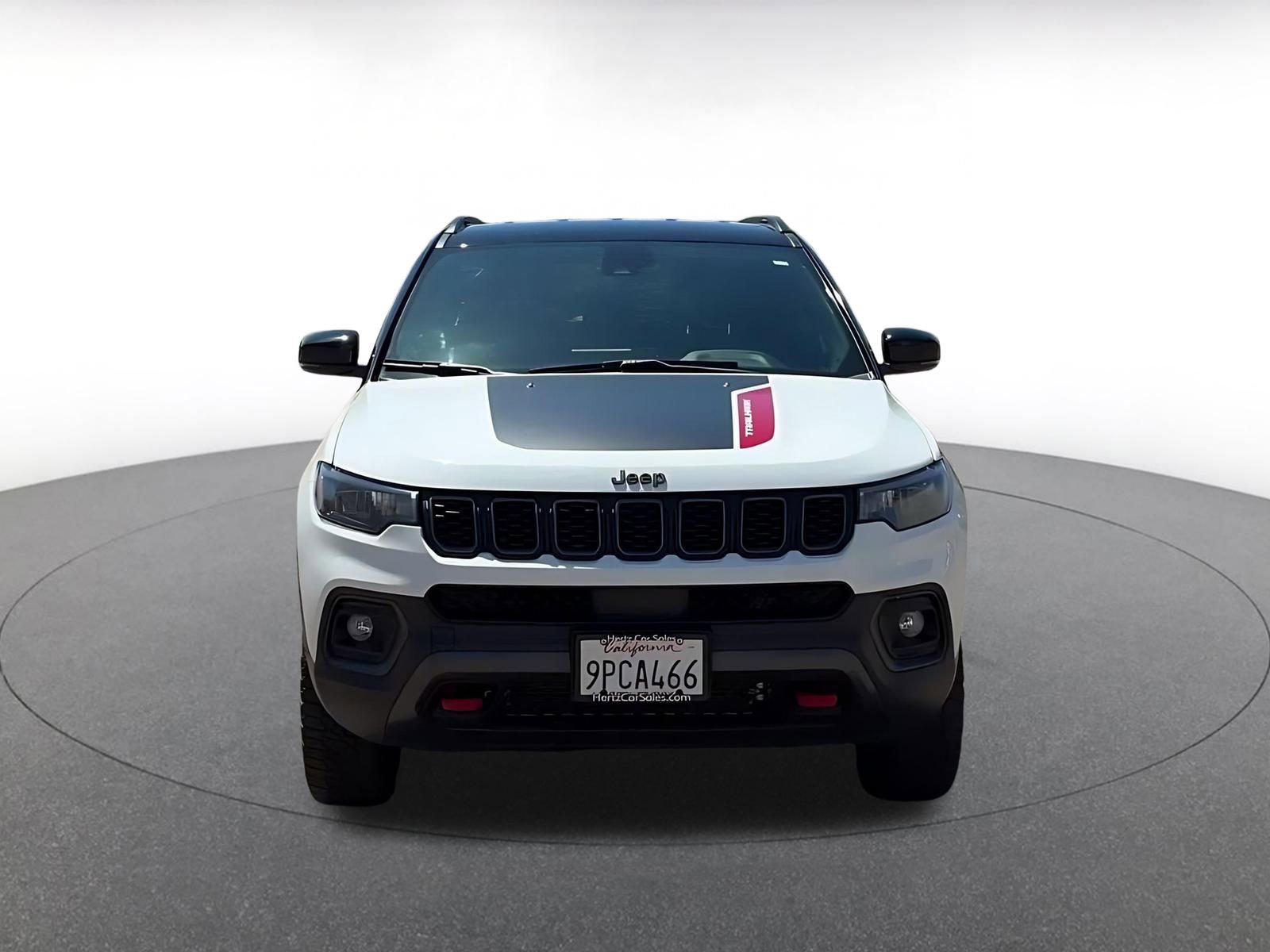 Used 2025 Jeep Compass Trailhawk image 3