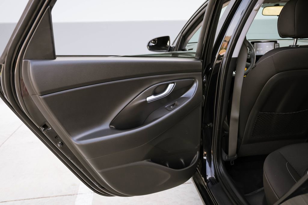 Used 2018 Hyundai Elantra GT FWD image 28